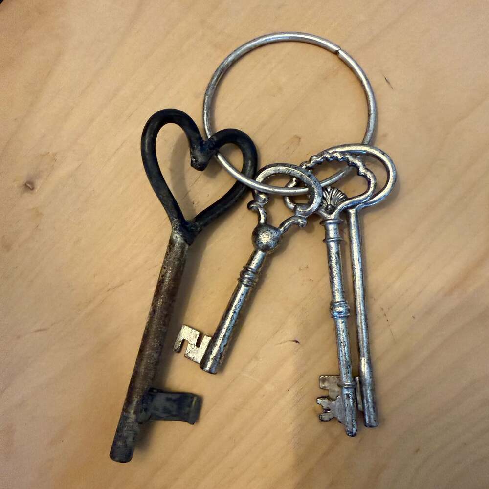 Vintage Cast Iron and Metal Decorative Skeleton Keys on Ring Lot of 4